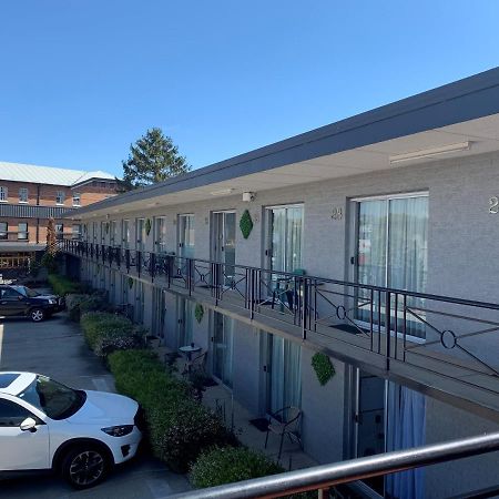 Crest Motor Inn Queanbeyan Exterior photo