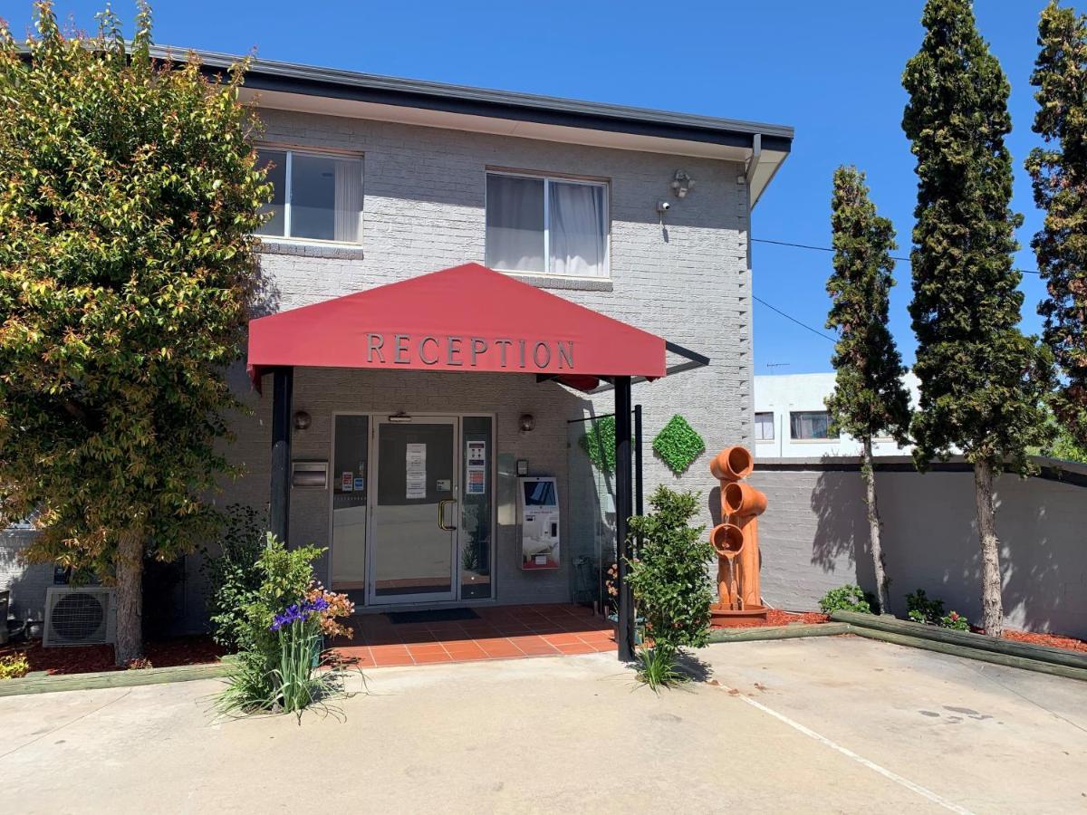 Crest Motor Inn Queanbeyan Exterior photo