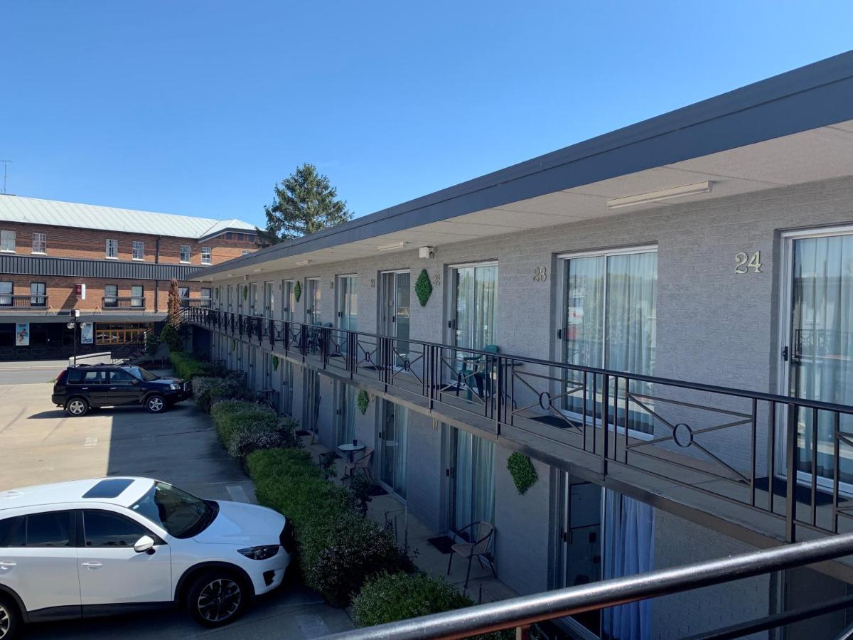 Crest Motor Inn Queanbeyan Exterior photo