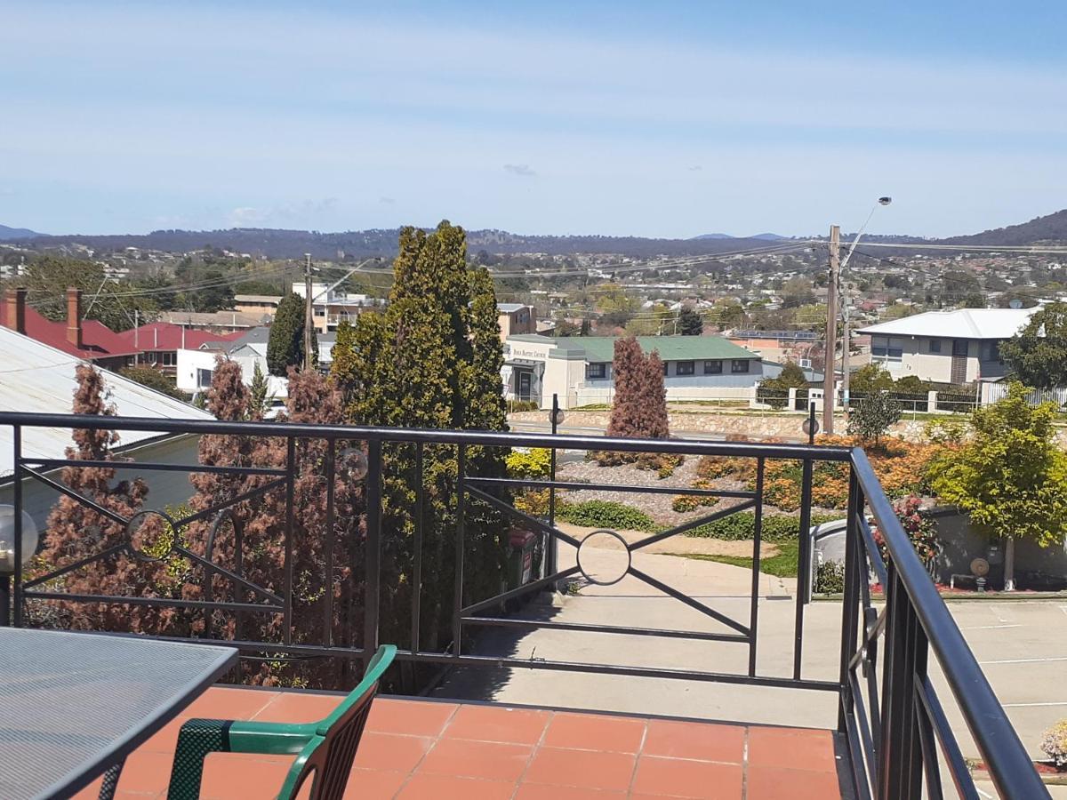 Crest Motor Inn Queanbeyan Exterior photo